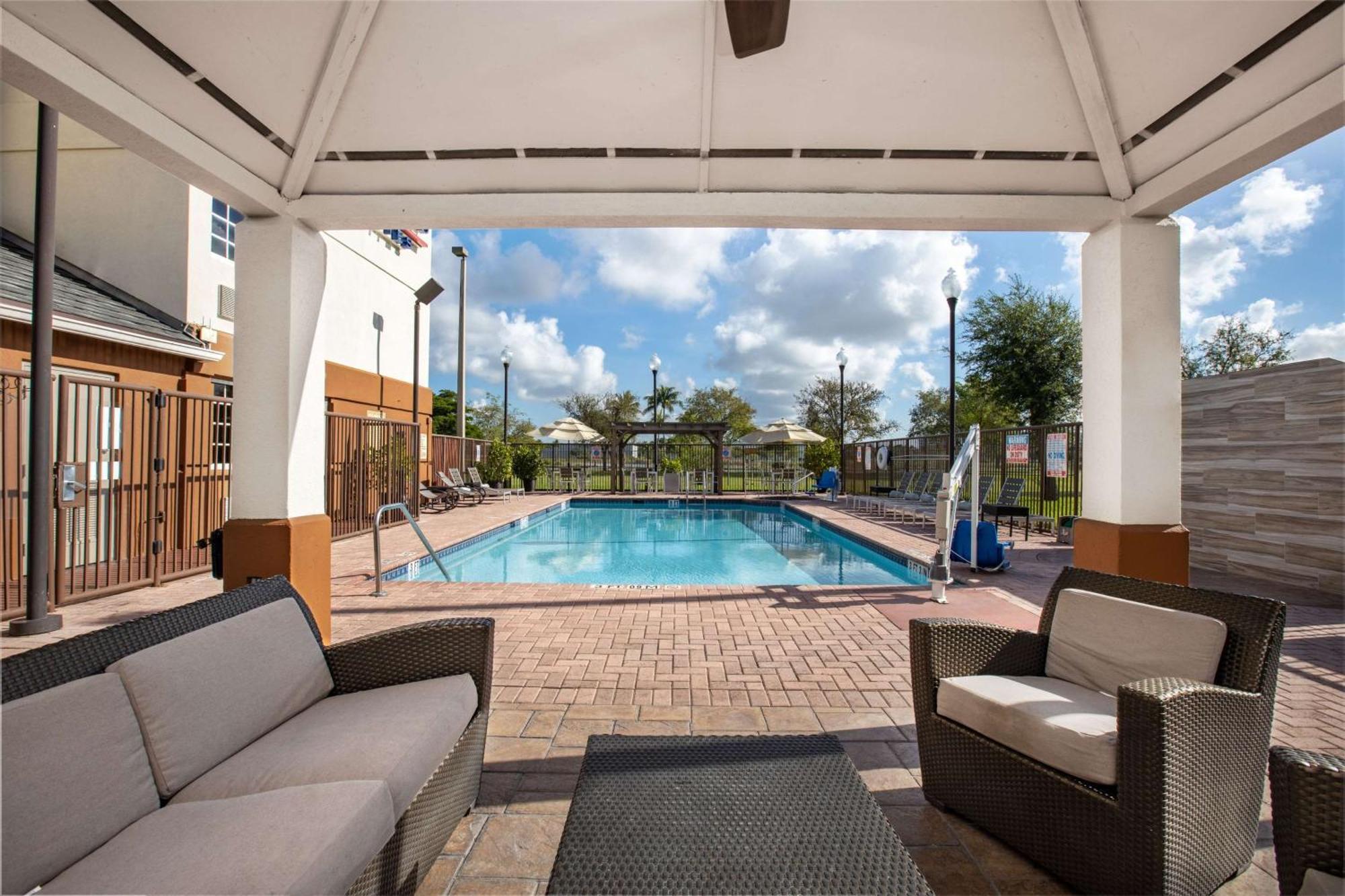 Sonesta Simply Suites Miami Airport Doral Exterior foto