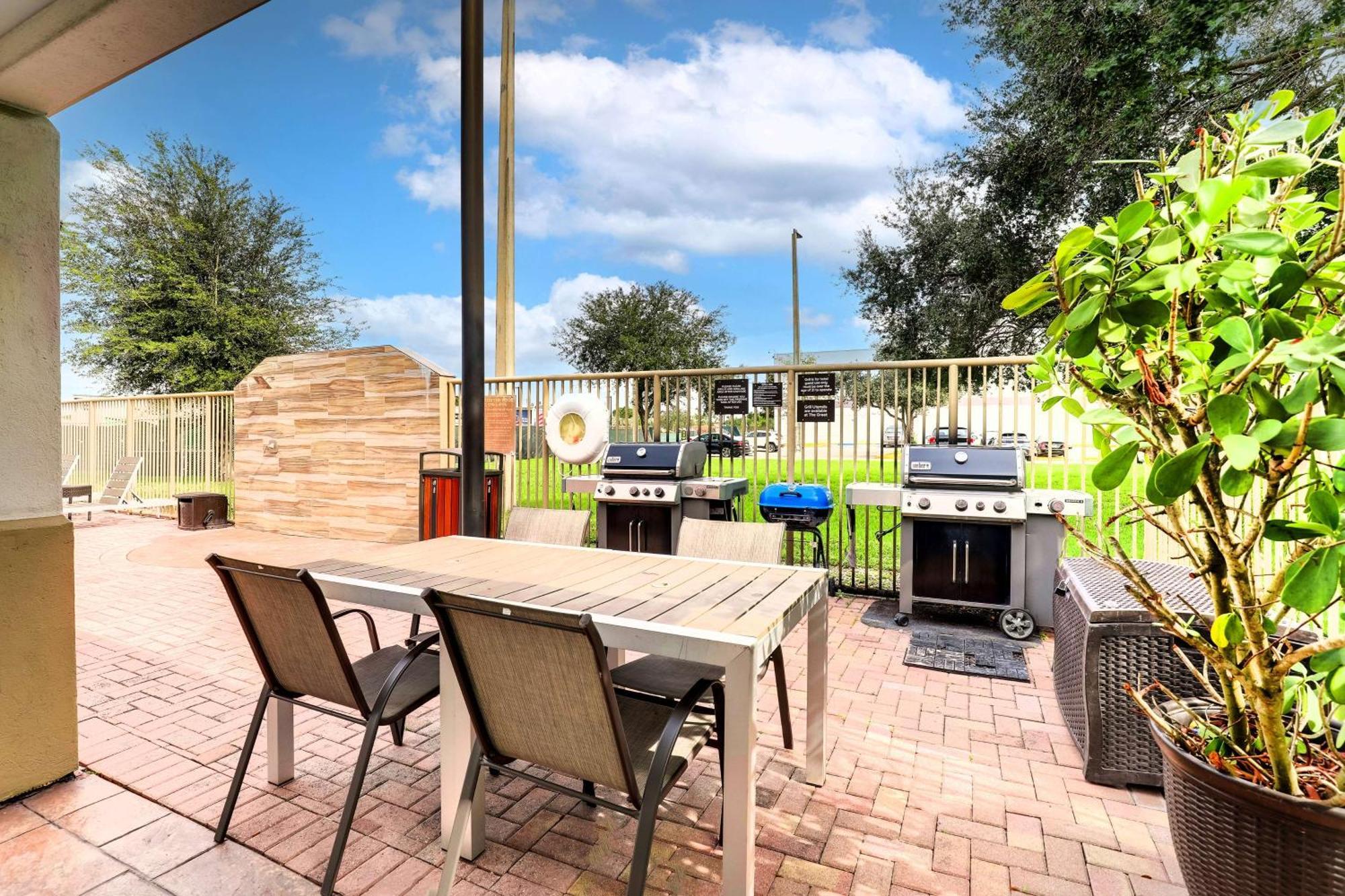 Sonesta Simply Suites Miami Airport Doral Exterior foto