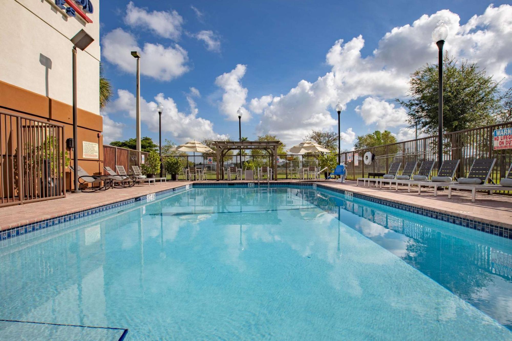 Sonesta Simply Suites Miami Airport Doral Exterior foto