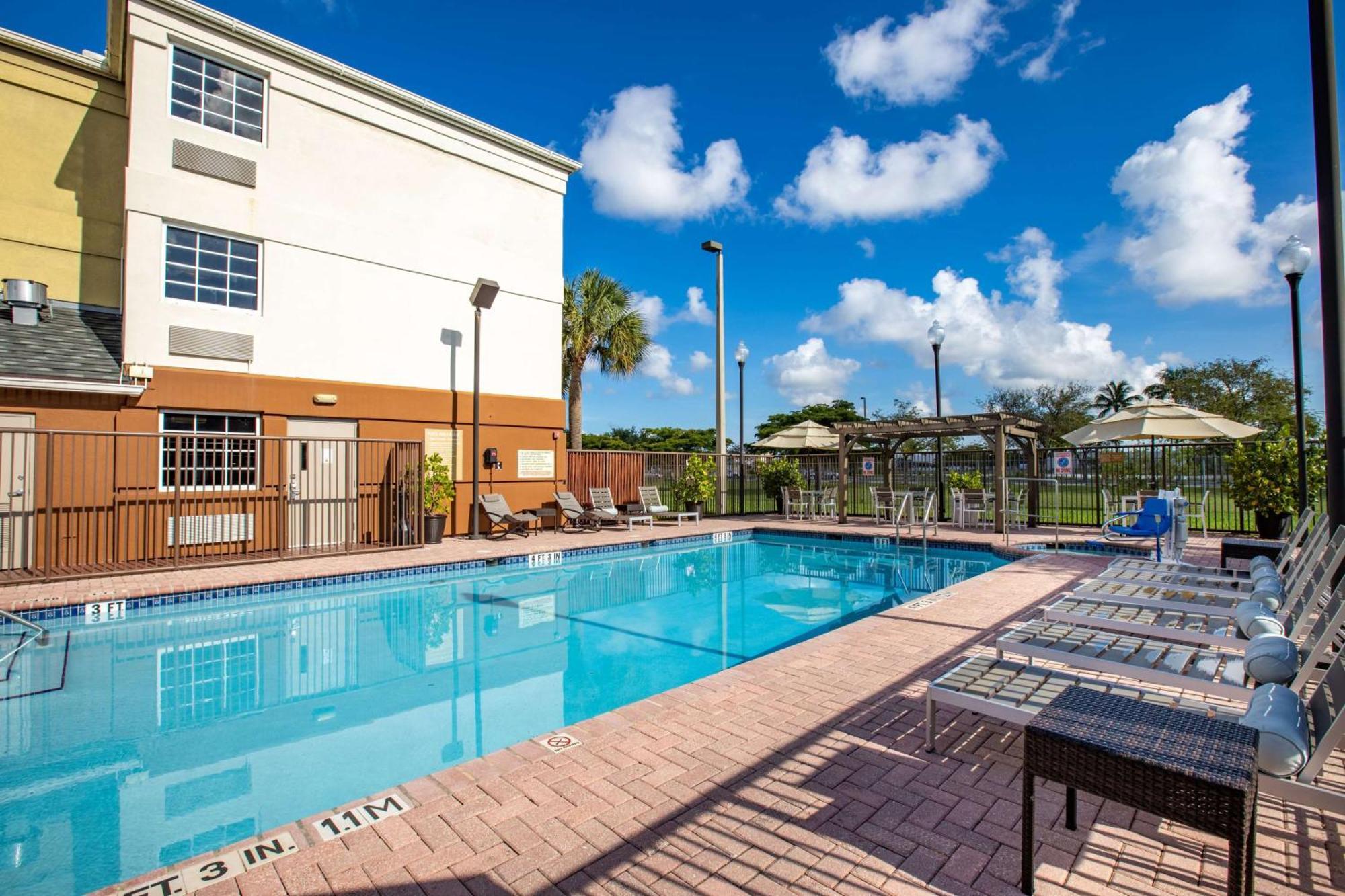 Sonesta Simply Suites Miami Airport Doral Exterior foto